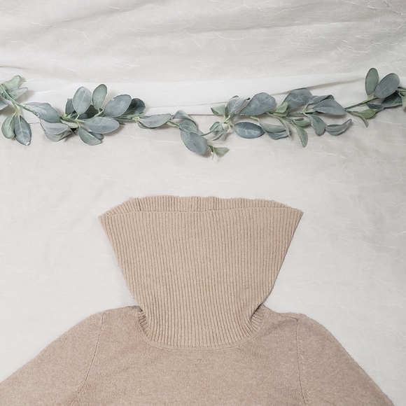 Sweater - Picture 4 of 4